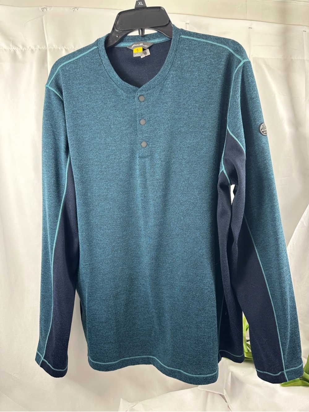 105 Eddie Bauer unisex size large men’s/women’s pull-over